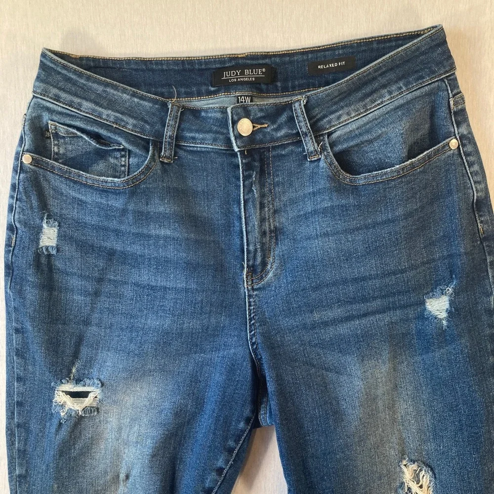 Judy Blue 14W Relaxed Fit Distressed Skinny Jeans Medium Wash Raw Hem 25